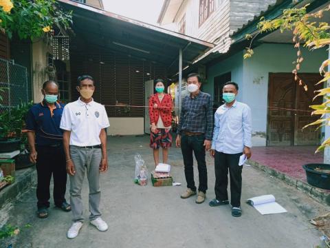 ลงพื้นที่มอบถุงยังชีพเพื่อช่วยเหลือผู้กักตัวการติดเชื้อโควิด-19