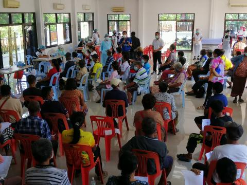 การฉีดวัคซีนป้องกันเชื้อไวรัสโคโรนา2019 (COVID-19)