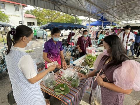 ร่วมอุดหนุนตลาดนัดถนนคนเดิน หน้าที่ว่าการอำเภอลำปลายมาศ