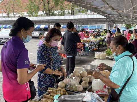 ร่วมอุดหนุนตลาดนัดถนนคนเดิน หน้าที่ว่าการอำเภอลำปลายมาศ