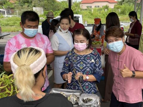 ร่วมอุดหนุนตลาดนัดถนนคนเดิน หน้าที่ว่าการอำเภอลำปลายมาศ