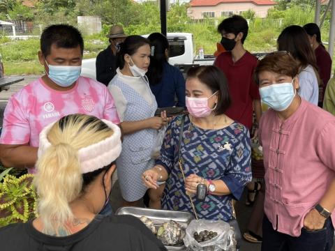 ร่วมอุดหนุนตลาดนัดถนนคนเดิน หน้าที่ว่าการอำเภอลำปลายมาศ