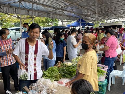 ร่วมอุดหนุนตลาดนัดถนนคนเดิน หน้าที่ว่าการอำเภอลำปลายมาศ