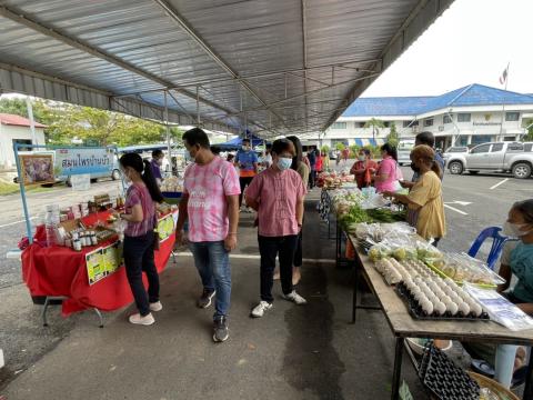 ร่วมอุดหนุนตลาดนัดถนนคนเดิน หน้าที่ว่าการอำเภอลำปลายมาศ