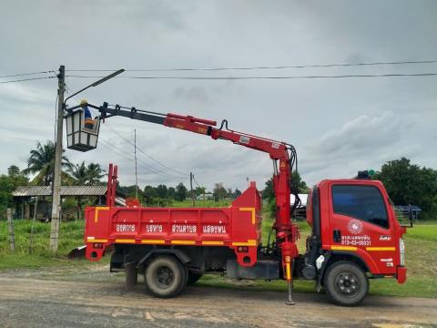 ซ่อมไฟฟ้าแสงสว่างสาธารณะ ในเขตพื้นที่ อบต.ตำบลแสลงพัน