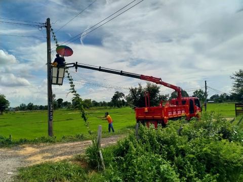 ซ่อมไฟฟ้าแสงสว่างสาธารณะ ในเขตพื้นที่ อบต.ตำบลแสลงพัน