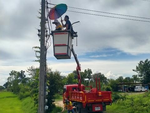ซ่อมไฟฟ้าแสงสว่างสาธารณะ ในเขตพื้นที่ อบต.ตำบลแสลงพัน
