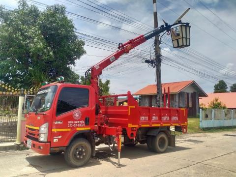 ซ่อมไฟฟ้าแสงสว่างสาธารณะ ในเขตพื้นที่ อบต.ตำบลแสลงพัน