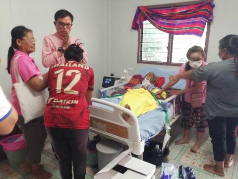 ลงพื้นที่เยี่ยมผู้ป่วยติดเตียงในตำบลแสลงพัน